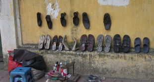 Mobiler Schuhmacher im Old Quarter von Hanoi