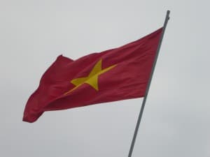Die vietnamesische Flagge sieht man auf seiner Reise sehr oft