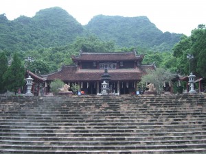 Blick auf die Perfume Pagode in der Nähe von Hanoi