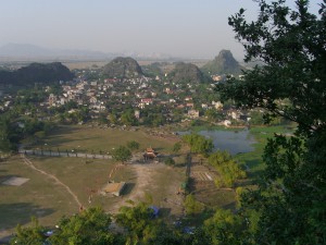 Blick auf das Tal in der Nähe von Kenh Ga (Ninh Binh)