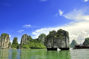 Halong Bay bei bestem Wetter