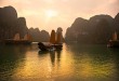 Halong Bucht bei Dämmerung