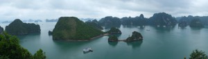 Panorama Blick auf Teile der Halong Bucht