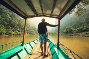 Die Nationalparks von Vietnam lassen sich zu Fuß oder mit dem Schiff erkunden