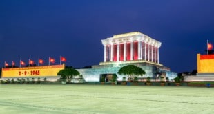 Das Ho-Chi-Minh Mausoleum in Hanoi ist auch ein populärer Touristenmagnet.