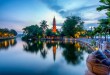 Die Tran Quoc Pagode in Hanoi bei Abenddämmerung